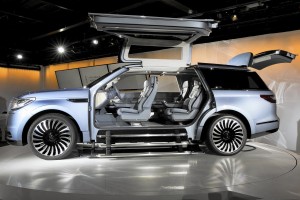 2017-Lincoln-Navigator-Gullwing-Concept